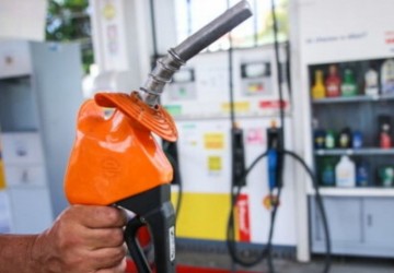 Aumento do preço da gasolina impulsiona inflação em outubro